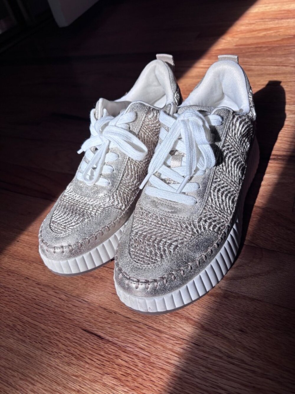 Womens Metallic Gold Flatform Sneakers With Woven & Stitching Details S 8.5 - Picture 3 of 8